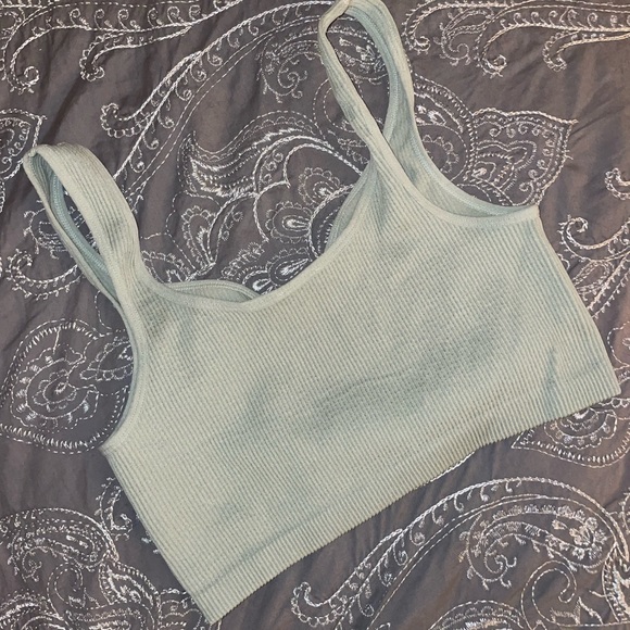 Cotton On V Neck Crop - Picture 2 of 3